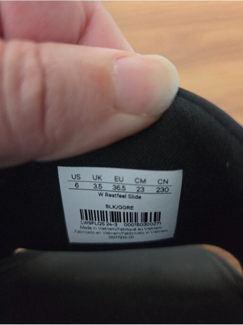Lululemon Black Women's Restfeel Slides - Picture 5 of 6